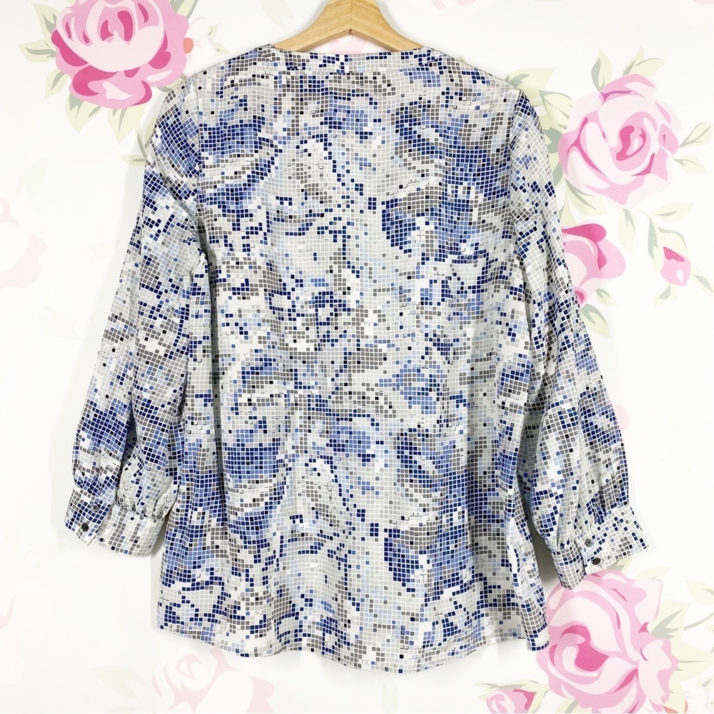 Joie Blue Gray Geometric Square Pixel Print V Neck Blouse M - Picture 6 of 10